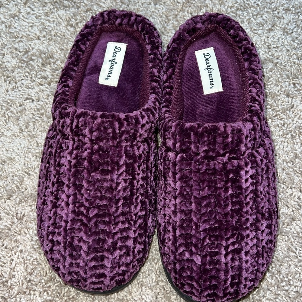 Dearfoams slippers. NEW